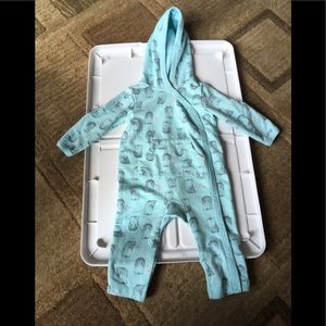 Carters owl hooded one piece. Footless. 9months
